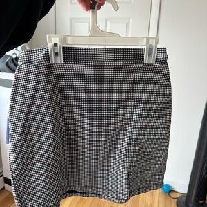 Hollister Black and White Houndstooth Pencil Skirt